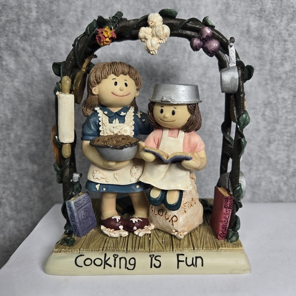 Vtg Zingle Berry Cooking Is Fun Family Figurine Mom Grandma Gift 1998 Christmas
